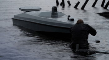Ofensiva mais recente teria danificado embarcação militar em um porto na Rússia