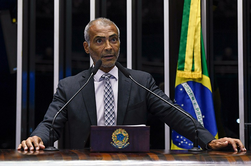 Senador Romário (PL-RJ) foi internado na quinta-feira (13) com infecção intestinal