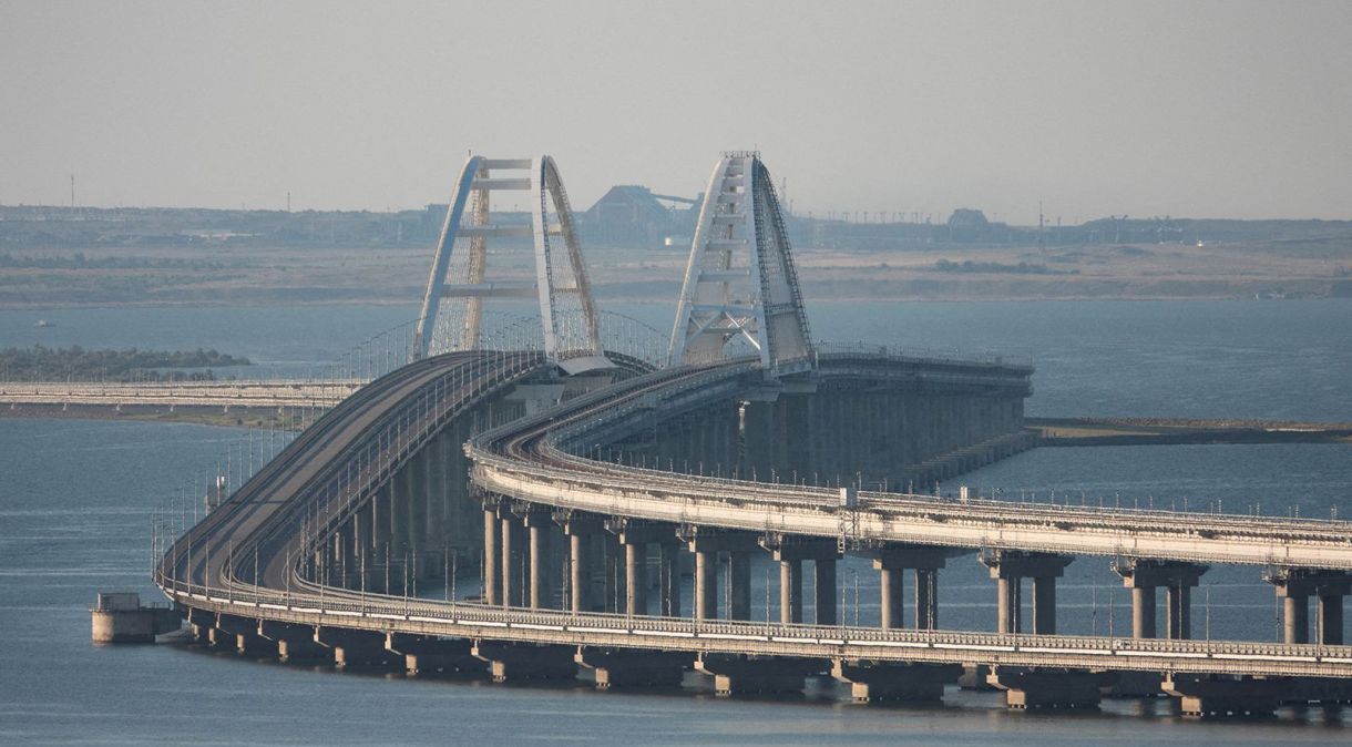 Ponte da Crimeia conectando o continente russo com a península através do Estreito de Kerch, na Crimeia, em 17 de julho.