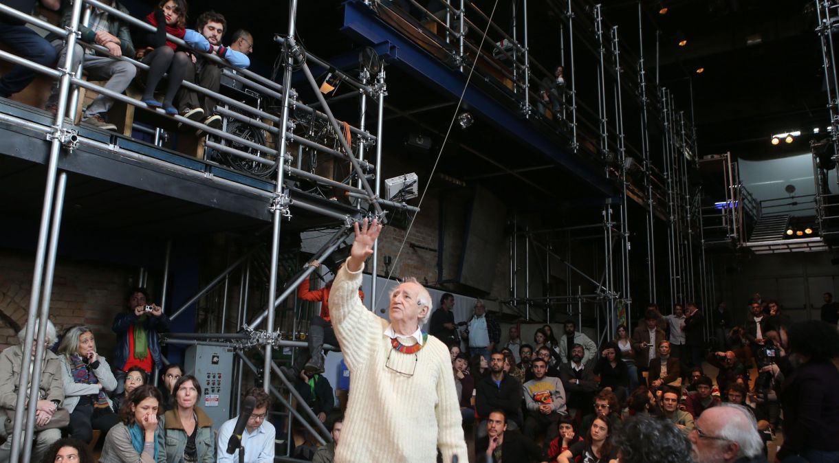 Dramaturgo José Celso Martinez durante audiência pública realizada no Teatro Oficina, na Bela Vista, região central de São Paulo.