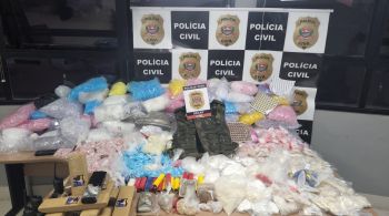 Homem estava com cerca de 3 quilos de crack em tijolo, 3.784 unidades de cocaína em papelote, 6.350 pinos de cocaína e 9 tijolos de maconha