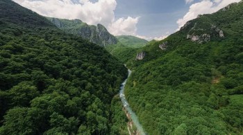 Rio Neretva, na Bósnia e Herzegovina, é o lar de ecossistemas únicos e uma miríade de espécies raras, mas está ameaçado pelo projeto de construção de diversas hidrelétricas ao longo de seu curso