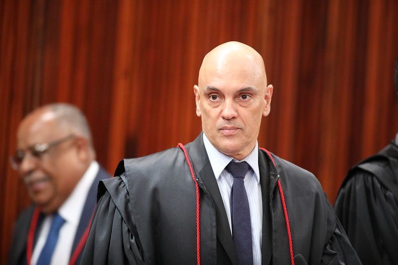 O ministro Alexandre de Moraes durante sessão plenária do TSE