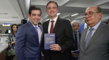 Ministro Bruno Dantas recebeu autoridades na Biblioteca do Senado para a cerimônia de lançamento de seu livro