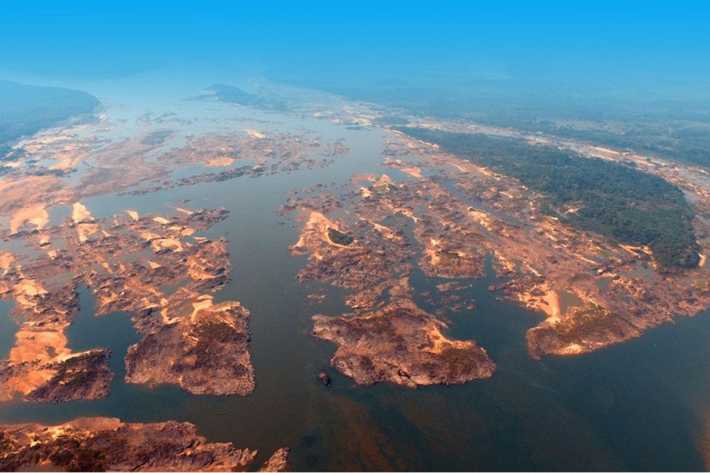 Para que a navegabilidade seja viável em todo o curso da hidrovia, um trecho de 43 km conhecido como Pedral do Lourenço precisa ser desobstruído