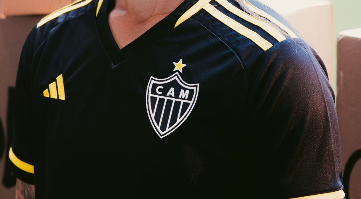 Igor Gomes veste terceiro uniforme do Atlético-MG lançado nesta sexta (25)