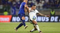 Artilheiro do Brasileirão, Tiquinho Soares sente o joelho e preocupa torcida do Botafogo