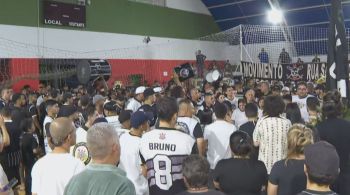 Cerimônia foi marcada por homenagens da Gaviões da Fiel; corpos foram velados ontem em Pindamonhangaba, no interior de São Paulo
