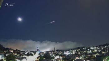 Segundo o site climaaovivo.com.br, fenômeno foi causado pela reentrada de lixo espacial de um foguete lançado no Cazaquistão no dia 22 de agosto