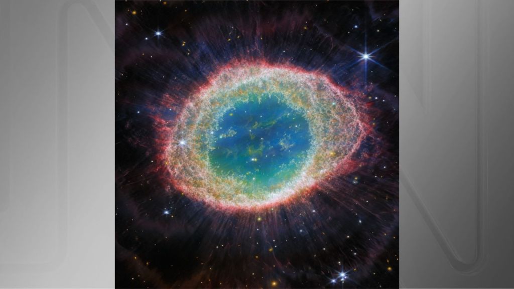 Imagens da Nebulosa do Anel tiradas pelo telescópio James Webb, da Nasa