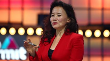 Cheng Lei, ex-âncora de negócios da emissora estatal chinesa CGTN, é acusada de fornecer ilegalmente segredos de Estado no exterior
