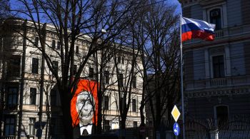 Desprezo pelas ações do presidente russo estão visíveis nas ruas de Riga, capital da Letônia, e nos outros estados bálticos