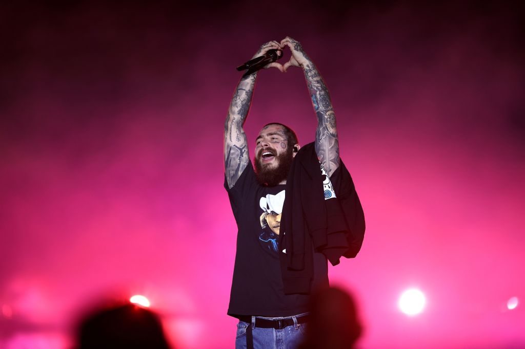 Post Malone se apresenta no Stadium 974, em Doha, no Catar, em dezembro de 2022.