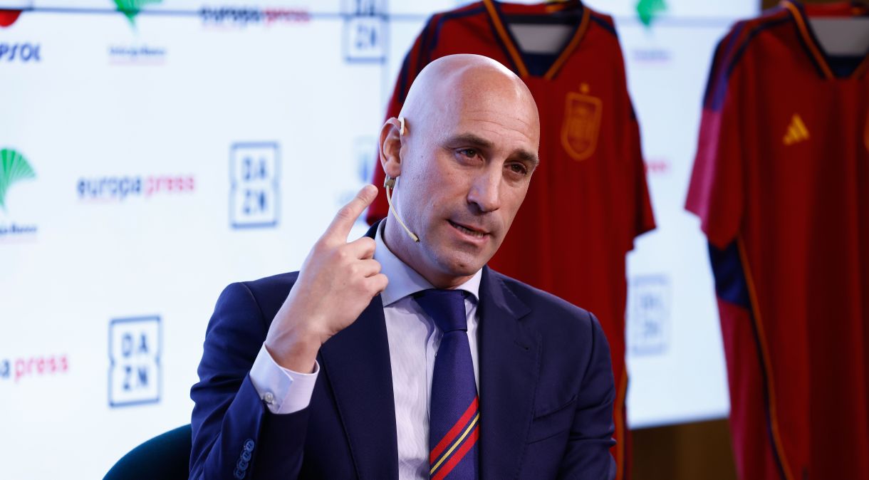 Luis Rubiales afirmou que irá renunciar ao cargo de presidente da federação espanhola de futebol