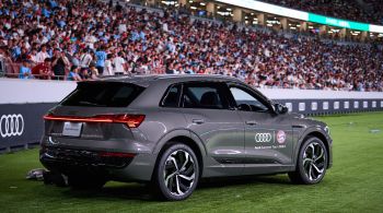 Patrocinador do clube alemão entregou um carro do ano para cada jogador