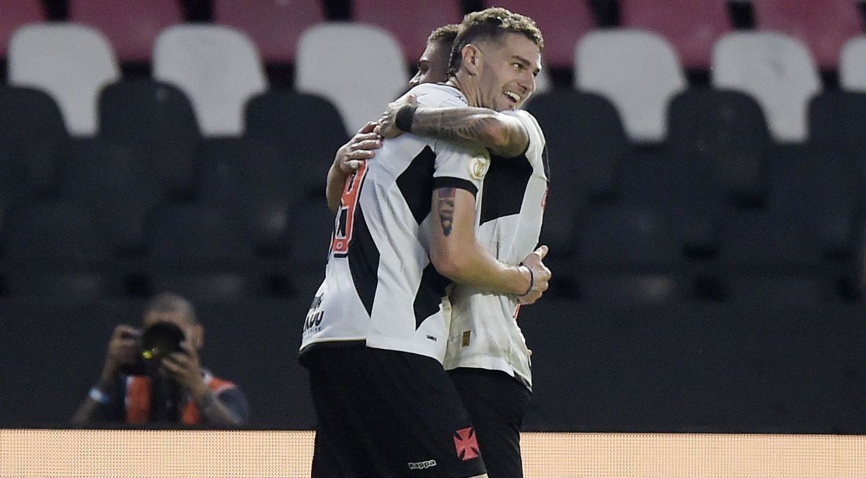 Vegetti comemora seu primeiro gol com a camisa do Vasco