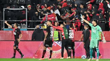 Confusão ocorreu quando os argentinos tentavam iniciar uma briga com torcedores do Corinthians