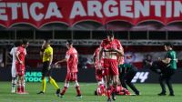 Imagem forte: Marcelo, do Fluminense, é expulso após causar lesão chocante na Libertadores