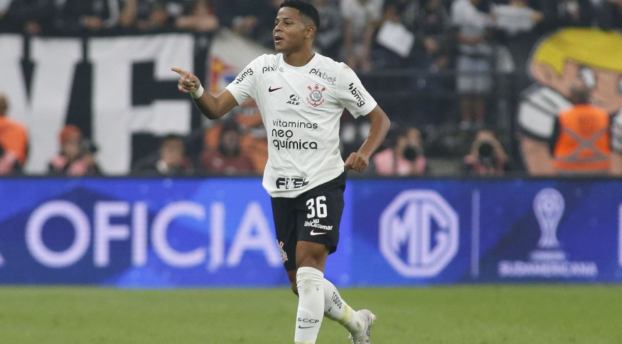 Wesley comemora o gol da virada do Corinthians sobre o Newell's