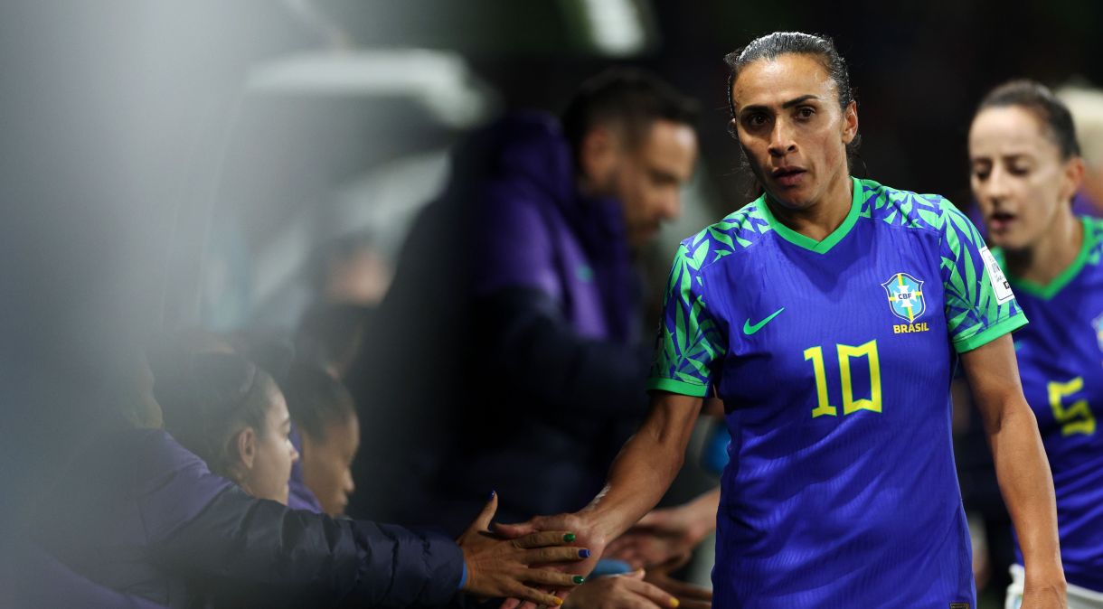 Marta após ser substituída no empate do Brasil contra a Jamaica