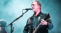 The Town: Queens of the Stone Age cancela show e roqueiros se revoltam; veja reações