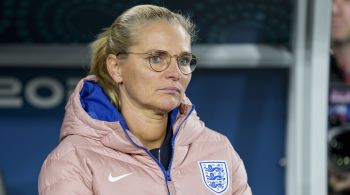 A treinadora holandesa é vista pelas jogadoras como responsável por levar as Lionesses à final