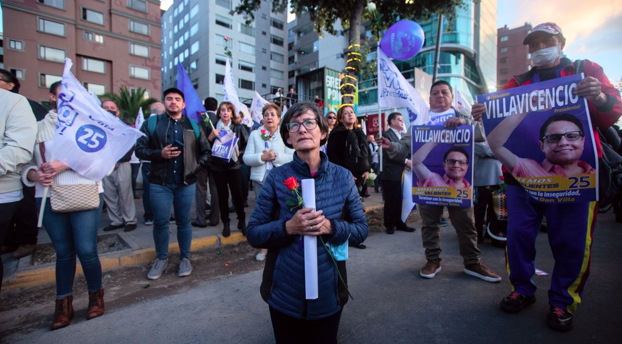 Simpatizantes durante marcha em memória ao candidato assassinado Fernando Villavicencio