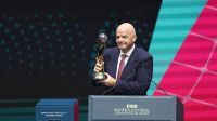 Presidente da Fifa diz que mulheres devem convencer homens sobre igualdade no futebol