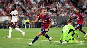 Dani Olmo, atacante do RB Leipzig, marcou os três gols da vitória sobre os bávaros, na Allianz Arena