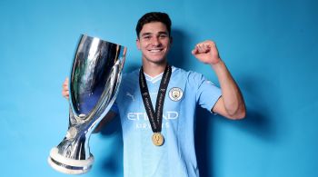 Atacante argentino levantou mais uma taça nesta quarta (17), na vitória do City sobre o Sevilla pela Supercopa