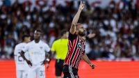 São Paulo perde para a LDU, mas gol de Lucas alivia desvantagem na Sul-Americana