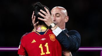 Presidente afastado da Real Federação Espanhola de Futebol é acusado desde abuso de poder a agressão sexual