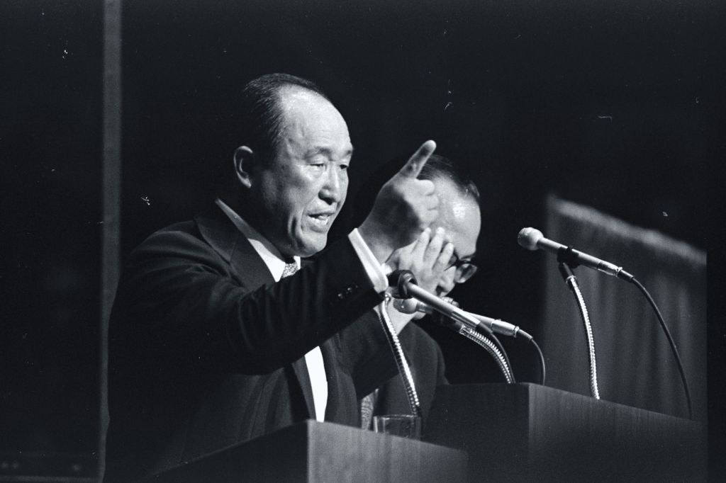  Reverendo Sun Myung Moon, controverso líder religioso coreano, morreu em 2012