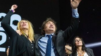 Javier Milei lotou uma arena multiuso com capacidade para 15 mil pessoas, se consolida como nome forte das primárias e busca uma vaga no segundo turno das eleições presidenciais 