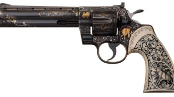 Arma é do modelo Smith & Wesson Modelo 53 e será leiloado 10 dias após o aniversário da morte do rei do rock