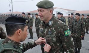 Alvo da PF nesta sexta, tenente do Exército visitou Mauro Cid na prisão e teria retirado Rolex do acervo