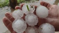 SC registra chuva de “bolas” de granizo; tempestade causa prejuízo a centenas de famílias no Sul