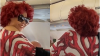 Voo com Alcione a bordo atrasa e cantora faz “show exclusivo” em avião