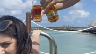 Trend do TikTok incentiva bronzeamento com cerveja; entenda como prática traz riscos à saúde