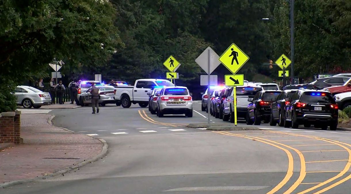 Polícia da Universidade da Carolina do Norte em Chapel Hill procura “pessoa armada e perigosa no campus ou perto dele”