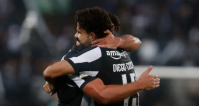 Diego Costa cumpre palavra e mostra como pode ser útil ao Botafogo