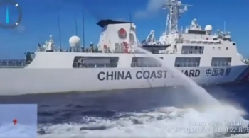 Navios da guarda costeira chinesa e barcos de pesca que seriam de uma milícia da China impediram que navios filipinos ancorassem e reabastecessem fuzileiros navais em área reinvindicada pelas Filipinas