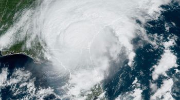 Após atingir o solo no "estado do sol", a tempestade avança como categoria 1 e deve chegar até a Carolina do Sul
