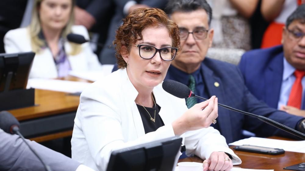 Deputada Carla Zambelli (PL-SP) é líder da minoria na Câmara dos Deputados