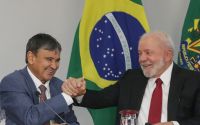 Cobrado pelo Centrão, Lula se reúne com ministro do Bolsa Família nesta quarta-feira