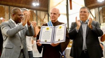 Título foi concedido ao sacerdote como reconhecimento por sua atuação social de assistência a pessoas em situação de rua