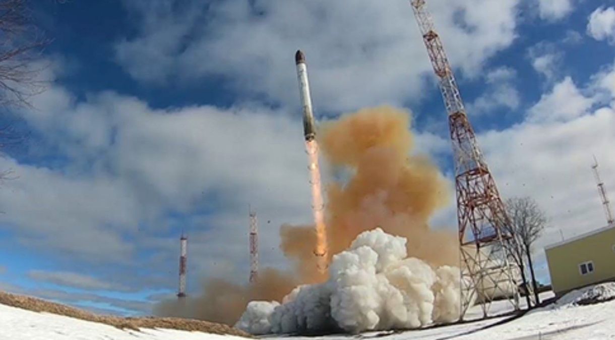 Lançamento do míssil balístico intercontinental Sarmat, em Plesetsk, em abril de 2022