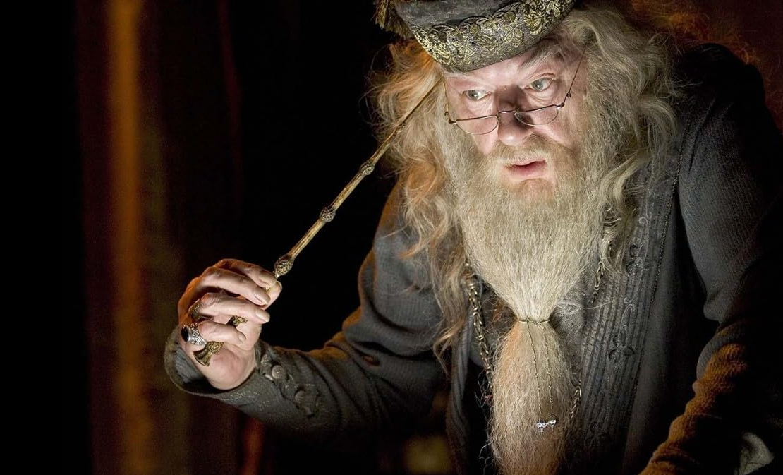 Michael Gambon interpretou Dumbledore a partir do terceiro filme da saga Harry Potter