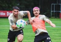 Volante do São Paulo posta foto com cabelo colorido e recebe ameaças