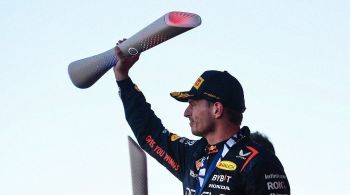 Piloto holandês garante título de construtores para a Red Bull Racing